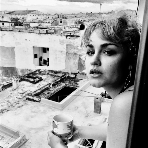 Meet your Posher, Christina - Picture 2 of 3